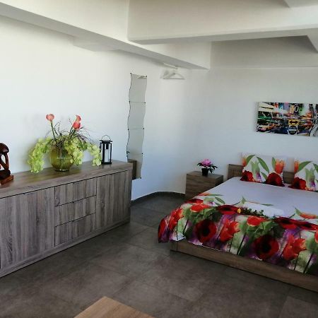 Spacious & Modern Studio Apartment Near The Airport Glyka Nera Exterior foto