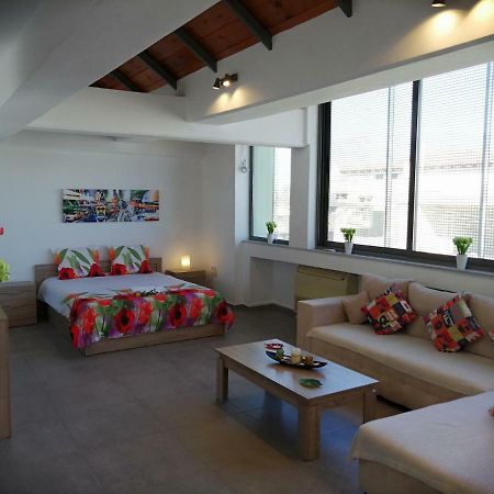 Spacious & Modern Studio Apartment Near The Airport Glyka Nera Exterior foto