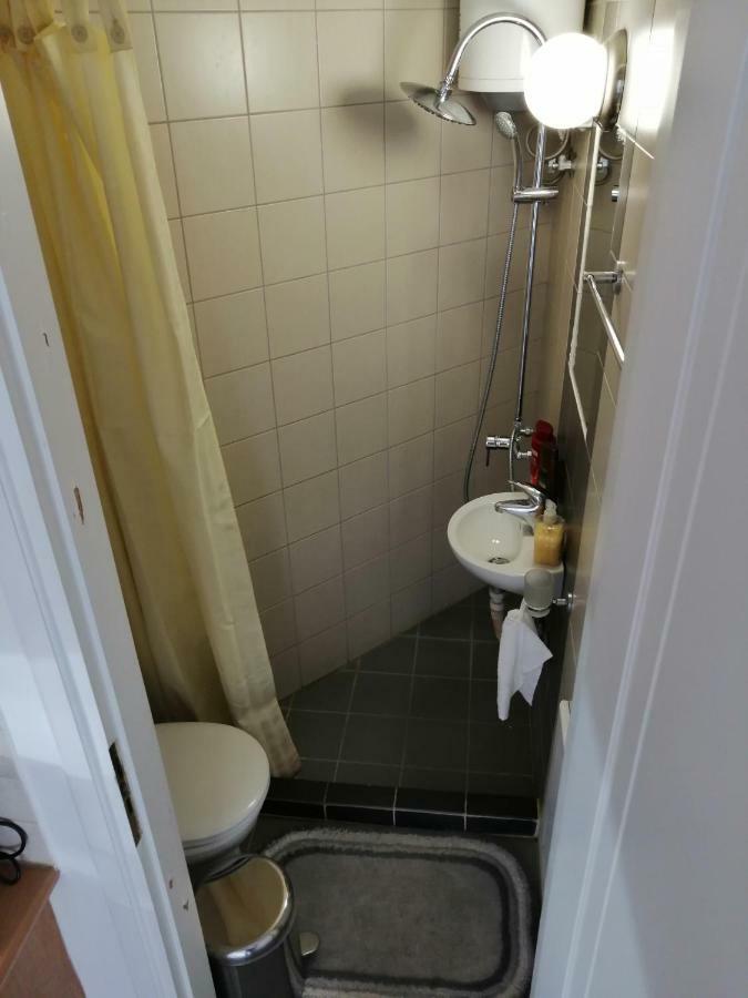 Spacious & Modern Studio Apartment Near The Airport Glyka Nera Exterior foto