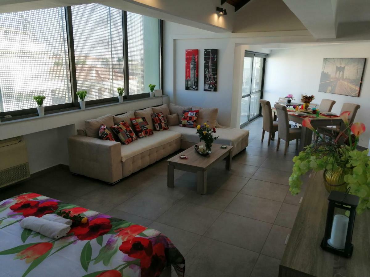 Spacious & Modern Studio Apartment Near The Airport Glyka Nera Exterior foto