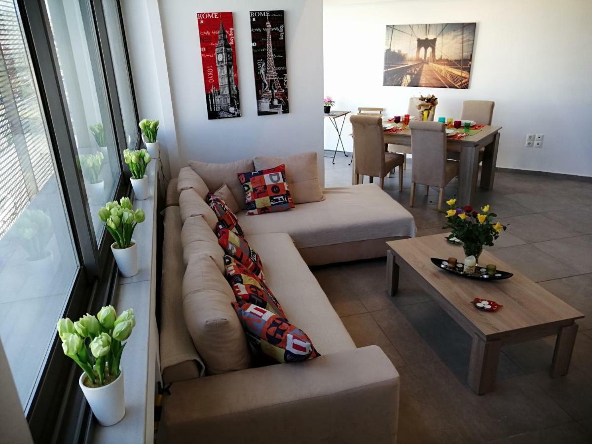 Spacious & Modern Studio Apartment Near The Airport Glyka Nera Exterior foto